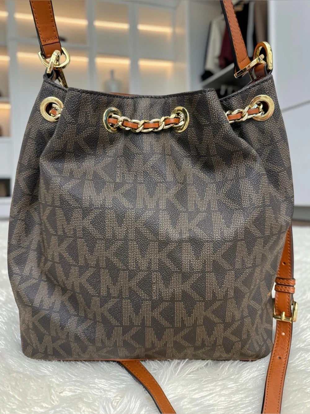 ✨ LIKE NEW ✨ Michael Kors Frankie Large Drawstring Bucket Bag - Brown Monogram